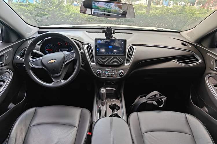 Used Chevrolet Malibu XL 2017 1.5T Automatic Ruichi Edition Center Console
