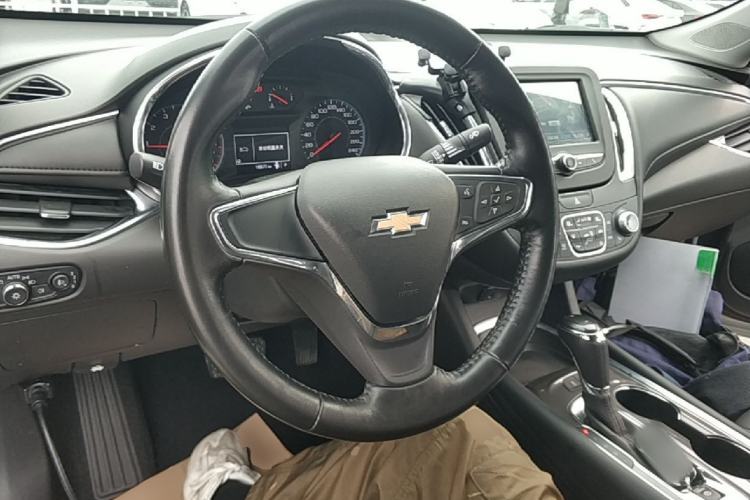 Used Chevrolet Malibu XL 2017 1.5T Automatic Ruichi Edition Center Console