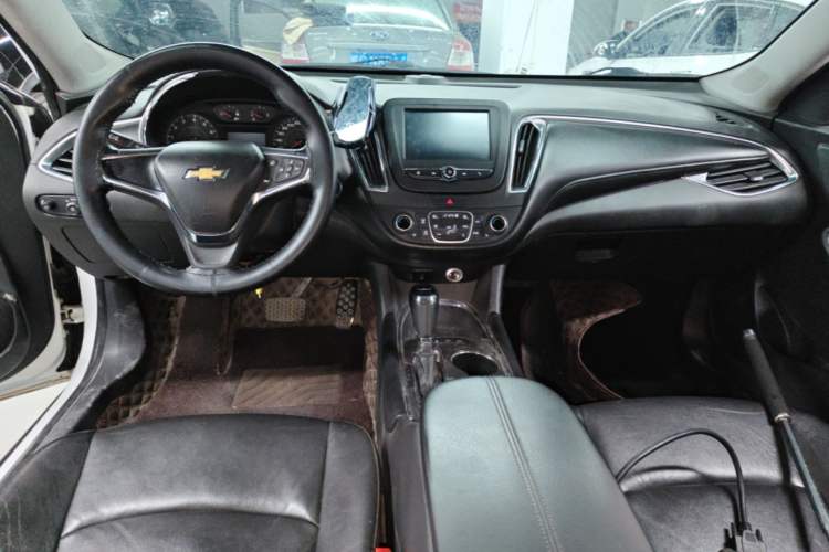 Used Chevrolet Malibu XL 2017 1.5T Automatic Ruichi Edition Center Console