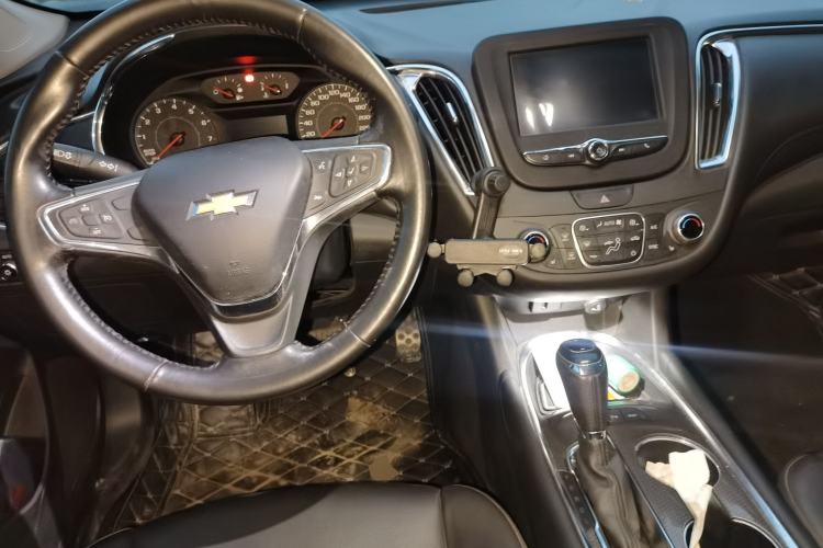 Used Chevrolet Malibu XL 2017 1.5T Automatic Ruichi Edition Center Console
