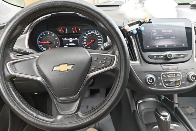 Used Chevrolet Malibu XL 2017 1.5T Automatic Ruichi Edition Center Console
