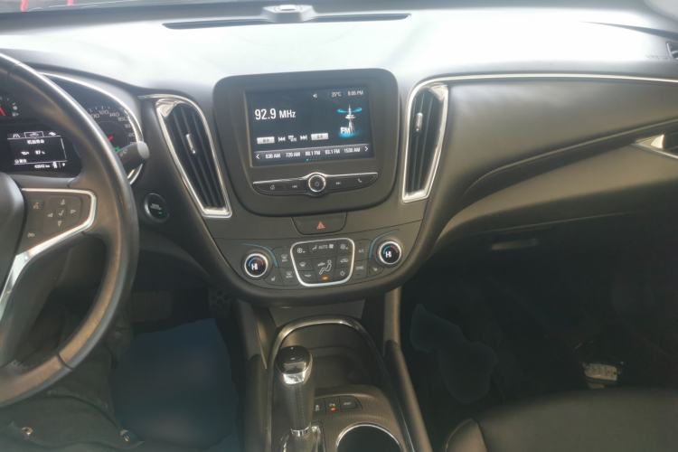 Used Chevrolet Malibu XL 2017 1.5T Automatic Ruichi Edition Center Console