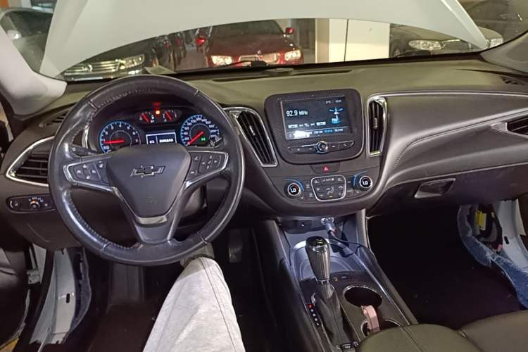 Used Chevrolet Malibu XL 2017 1.5T Automatic Ruichi Edition Center Console