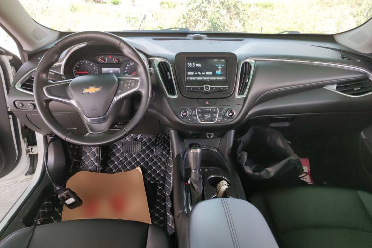 Used Chevrolet Malibu XL 2017 1.5T Automatic Ruichi Edition Center Console