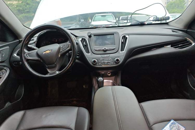 Used Chevrolet Malibu XL 2017 1.5T Automatic Ruichi Edition Center Console