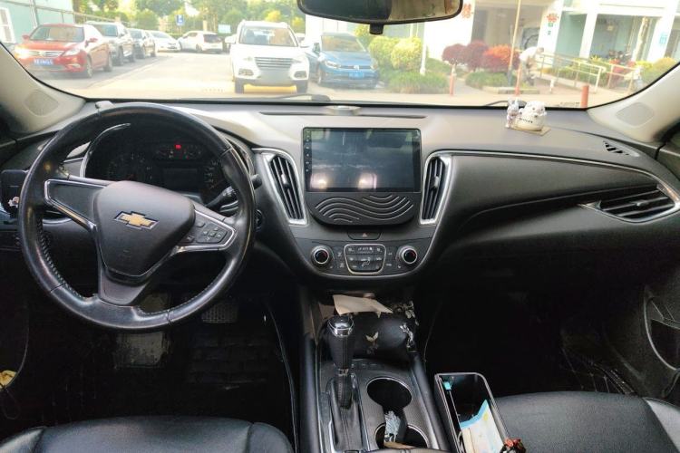 Used Chevrolet Malibu XL 2017 1.5T Automatic Ruichi Edition Center Console