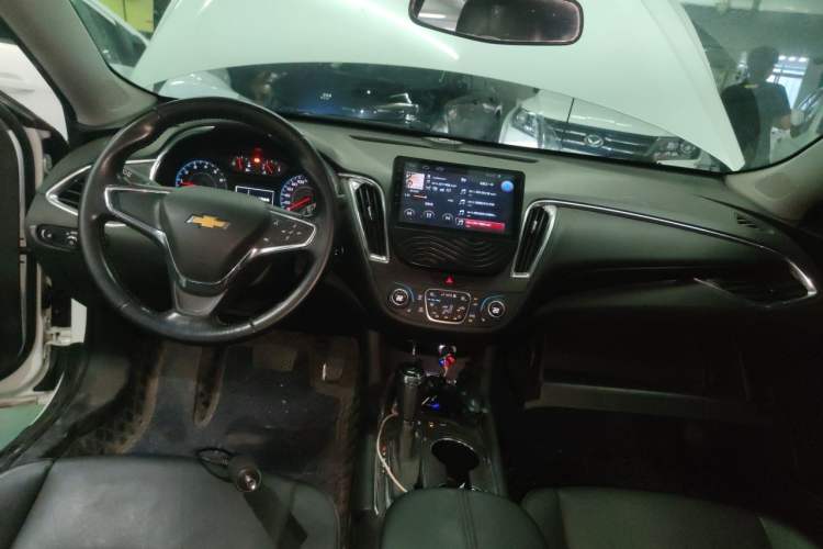 Used Chevrolet Malibu XL 2017 1.5T Automatic Ruichi Edition Center Console