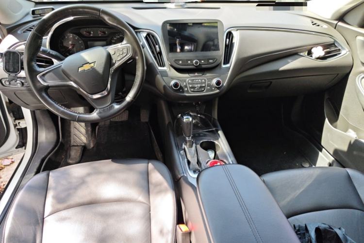 Used Chevrolet Malibu XL 2017 1.5T Automatic Ruichi Edition Center Console