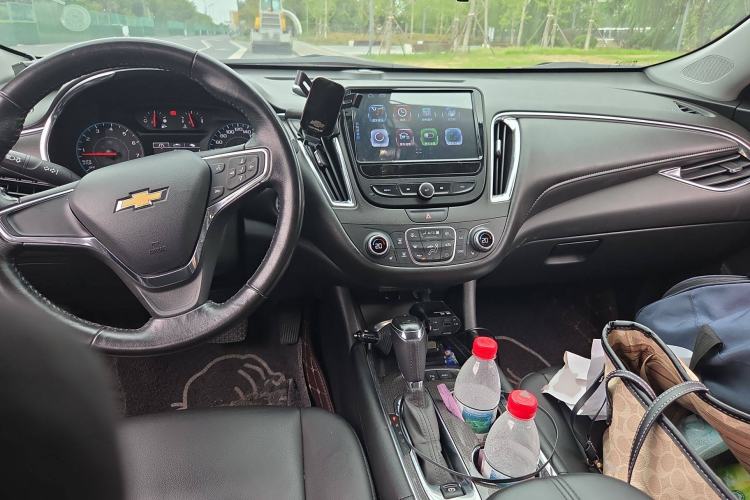 Used Chevrolet Malibu XL 2017 1.5T Automatic Ruichi Edition Center Console