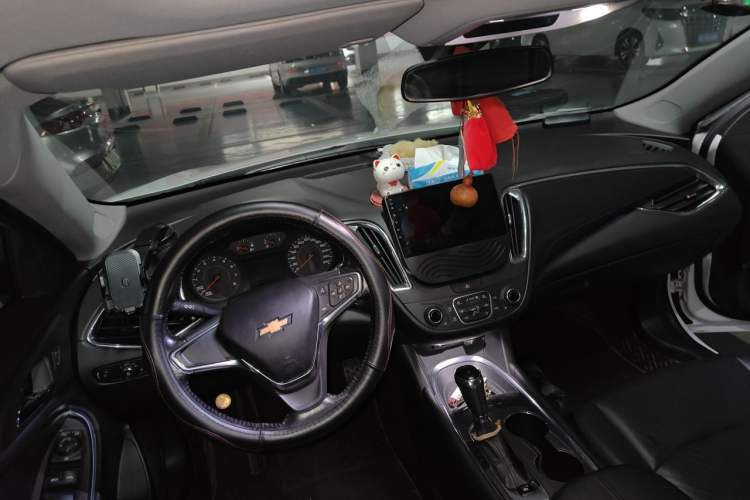 Used Chevrolet Malibu XL 2017 1.5T Automatic Ruichi Edition Center Console