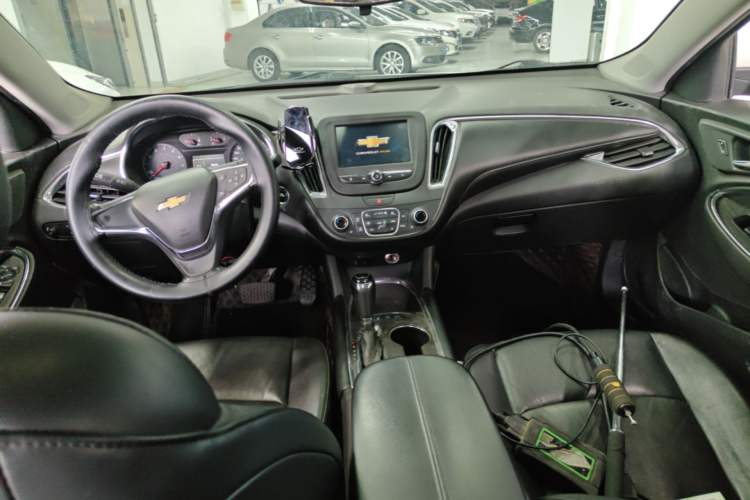 Used Chevrolet Malibu XL 2017 1.5T Automatic Ruichi Edition Center Console