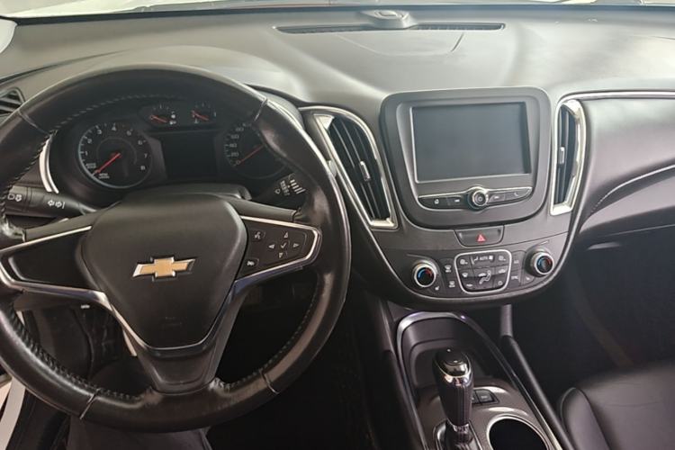 Used Chevrolet Malibu XL 2017 1.5T Automatic Ruichi Edition Center Console