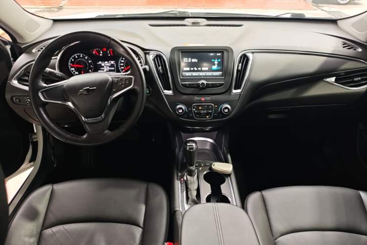 Used Chevrolet Malibu XL 2017 1.5T Automatic Ruichi Edition Center Console