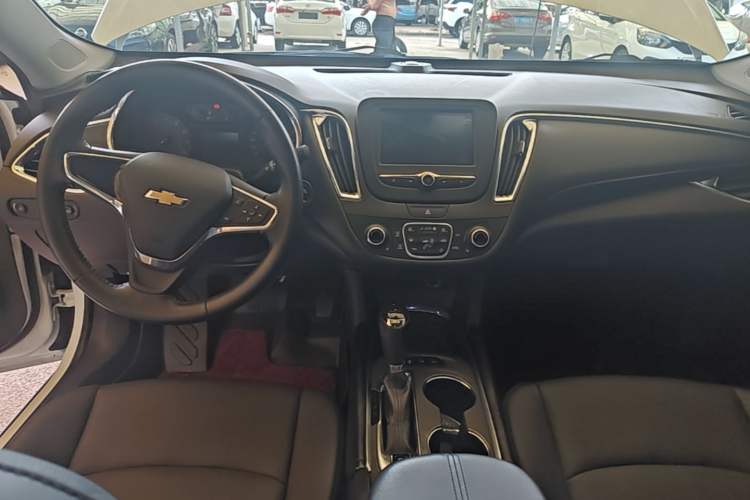 Used Chevrolet Malibu XL 2017 1.5T Automatic Ruichi Edition Center Console