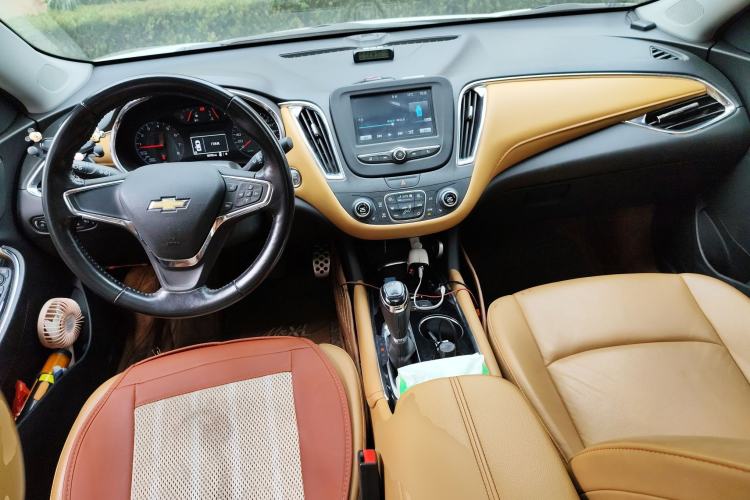 Used Chevrolet Malibu XL 2017 1.5T Automatic Ruichi Edition Center Console