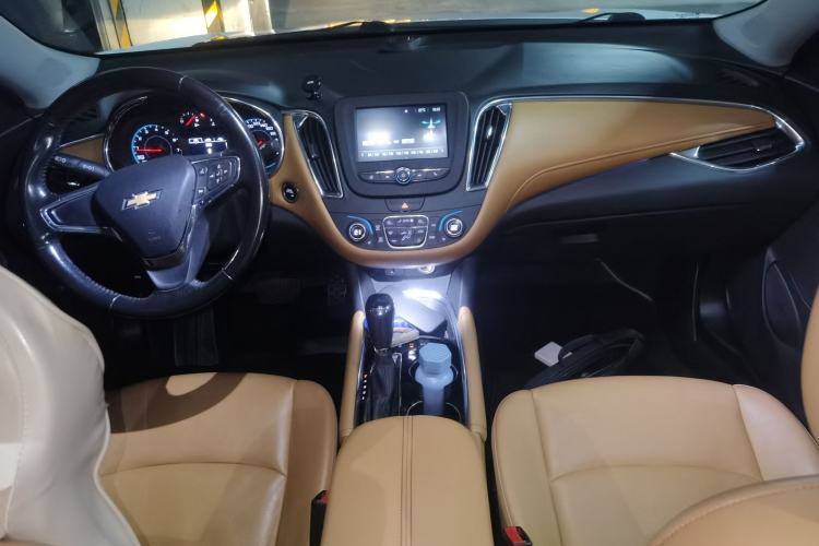 Used Chevrolet Malibu XL 2017 1.5T Automatic Ruichi Edition Center Console