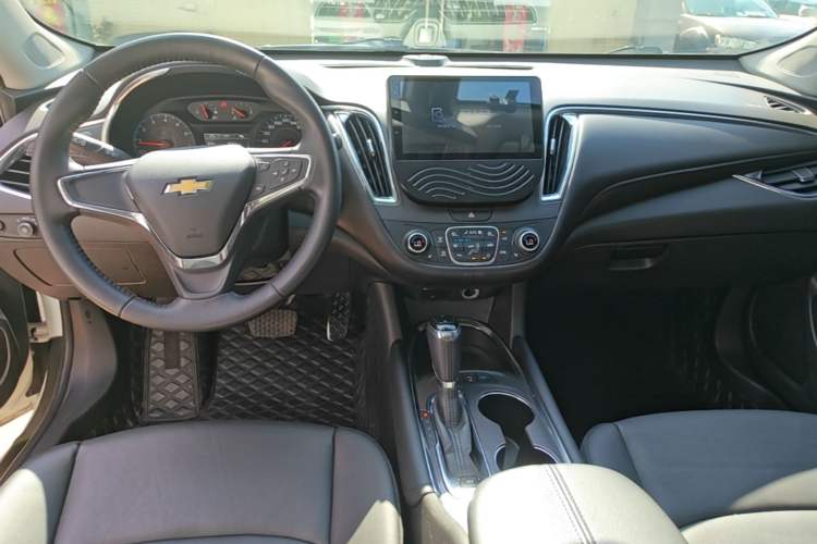 Used Chevrolet Malibu XL 2017 1.5T Automatic Ruichi Edition Center Console