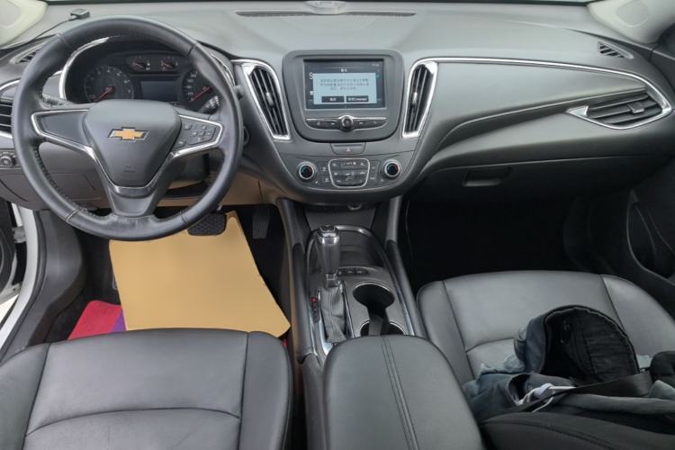 Used Chevrolet Malibu XL 2017 1.5T Automatic Ruichi Edition Center Console