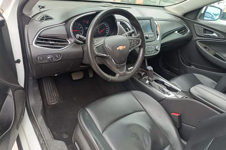 Used Chevrolet Malibu XL 2017 1.5T Automatic Ruichi Edition Center Console