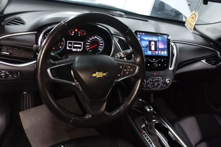 Used Chevrolet Malibu XL 2017 1.5T Automatic Ruichi Edition Center Console