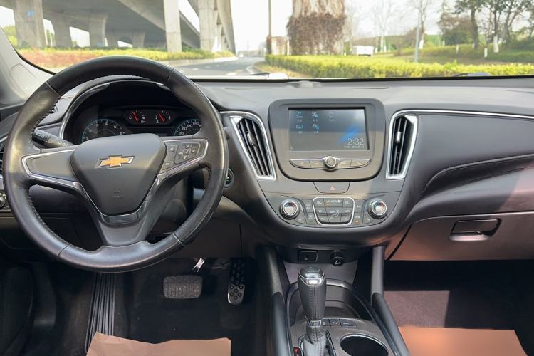 Used Chevrolet Malibu XL 2017 1.5T Automatic Ruichi Edition Center Console