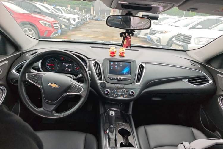 Used Chevrolet Malibu XL 2017 1.5T Automatic Ruichi Edition Center Console