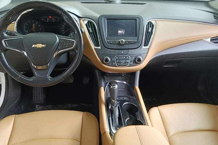 Used Chevrolet Malibu XL 2017 1.5T Automatic Ruichi Edition Center Console