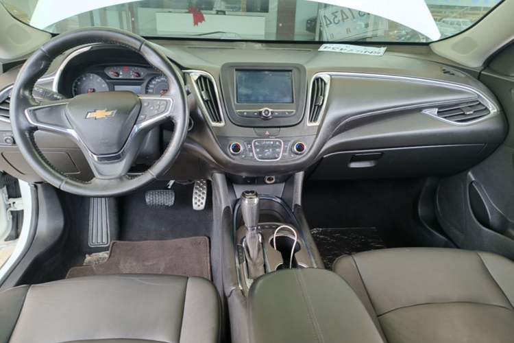 Used Chevrolet Malibu XL 2017 1.5T Automatic Ruichi Edition Center Console