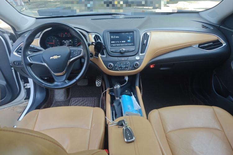 Used Chevrolet Malibu XL 2017 1.5T Automatic Ruichi Edition Center Console