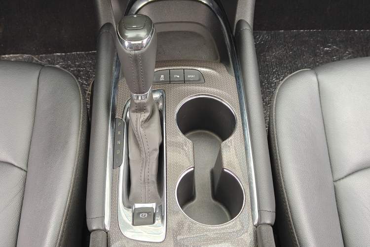 Used Chevrolet Malibu XL 2017 1.5T Automatic Ruichi Edition Gear Lever