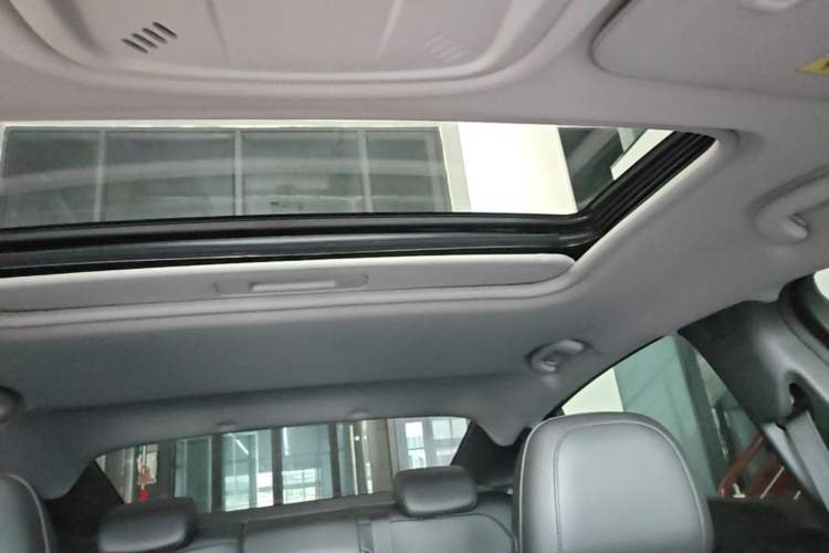 Used Chevrolet Malibu XL 2017 1.5T Automatic Ruichi Edition Headliner