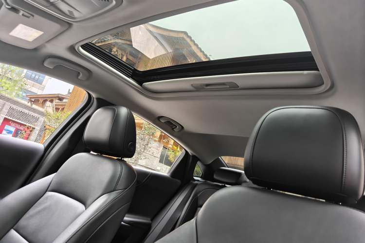 Used Chevrolet Malibu XL 2017 1.5T Automatic Ruichi Edition Headliner
