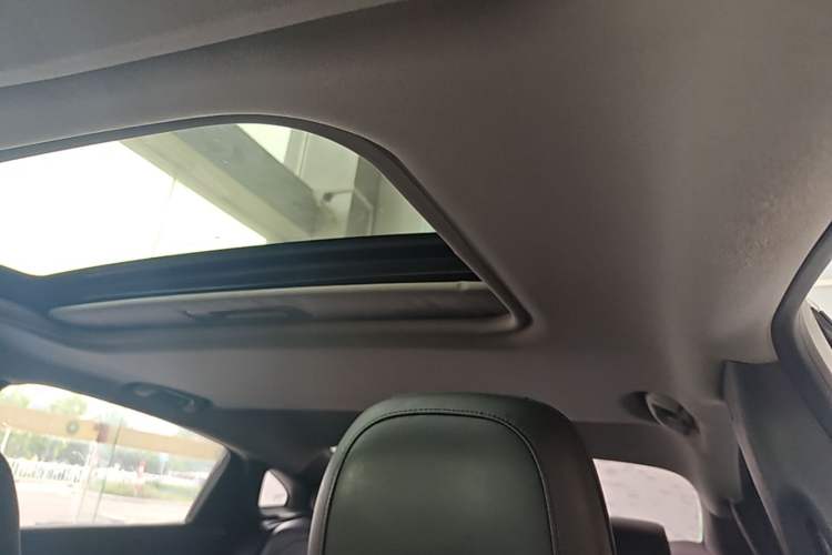 Used Chevrolet Malibu XL 2017 1.5T Automatic Ruichi Edition Headliner