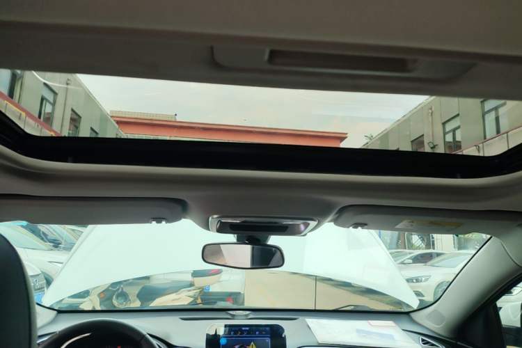 Used Chevrolet Malibu XL 2017 1.5T Automatic Ruichi Edition Headliner