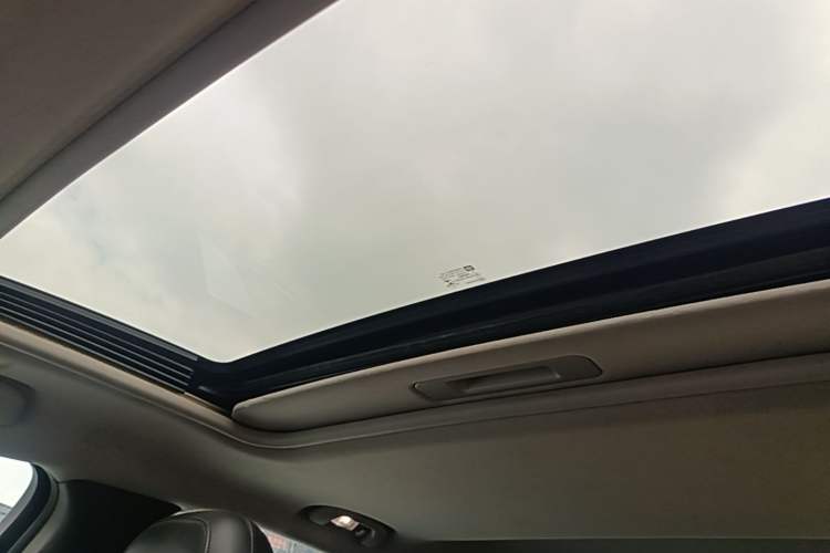Used Chevrolet Malibu XL 2017 1.5T Automatic Ruichi Edition Headliner