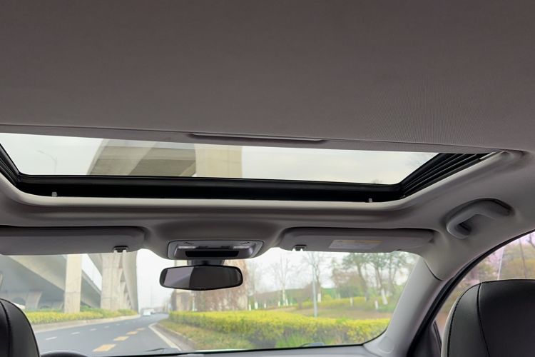 Used Chevrolet Malibu XL 2017 1.5T Automatic Ruichi Edition Headliner