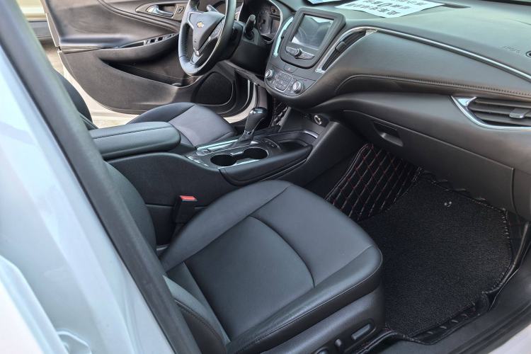 Used Chevrolet Malibu XL 2017 1.5T Automatic Ruichi Edition Interior 3