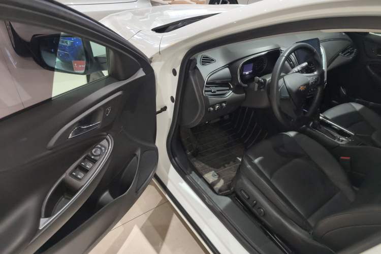 Used Chevrolet Malibu XL 2017 1.5T Automatic Ruichi Edition Interior 3