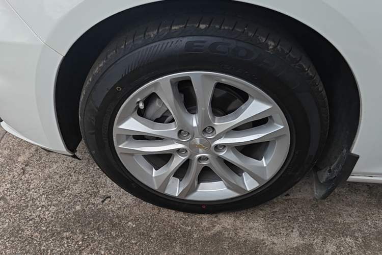 Used Chevrolet Malibu XL 2017 1.5T Automatic Ruichi Edition Left Front Wheel Hub