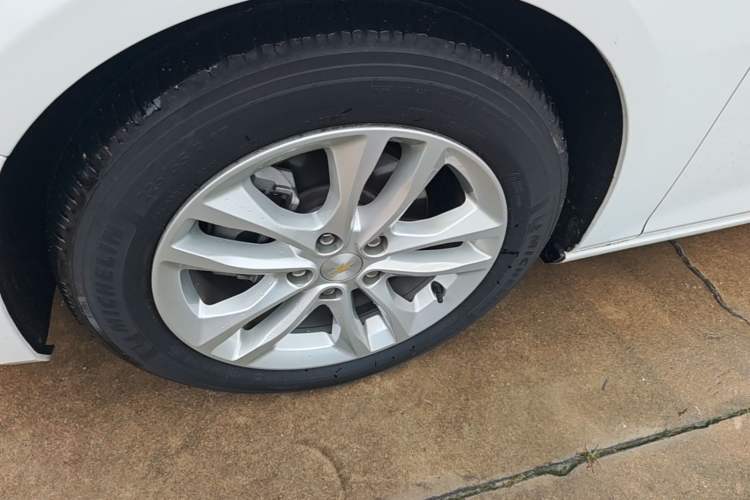 Used Chevrolet Malibu XL 2017 1.5T Automatic Ruichi Edition Left Front Wheel Hub