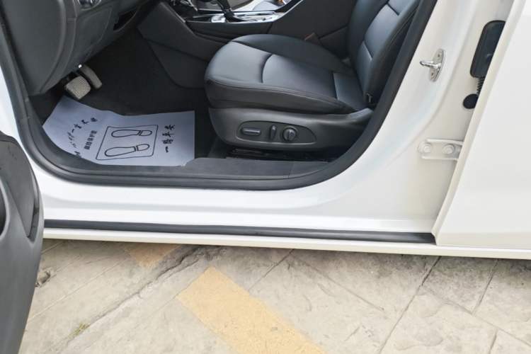 Used Chevrolet Malibu XL 2017 1.5T Automatic Ruichi Edition Left Side Sill