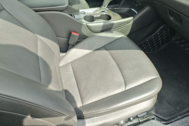Used Chevrolet Malibu XL 2017 1.5T Automatic Ruichi Edition Right Front Seat