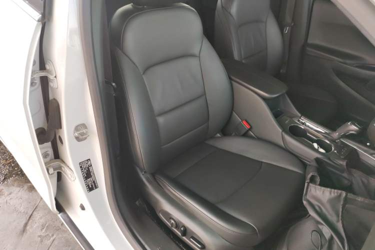 Used Chevrolet Malibu XL 2017 1.5T Automatic Ruichi Edition Right Front Seat