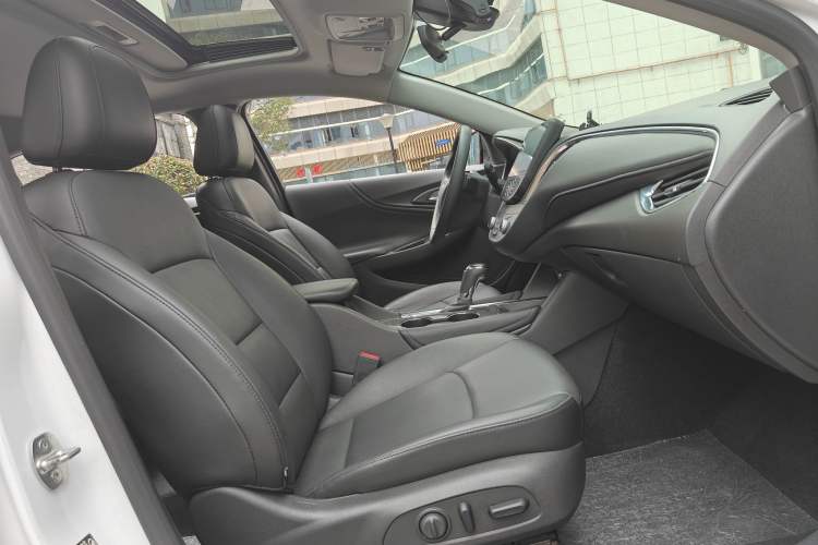 Used Chevrolet Malibu XL 2017 1.5T Automatic Ruichi Edition Right Front Seat