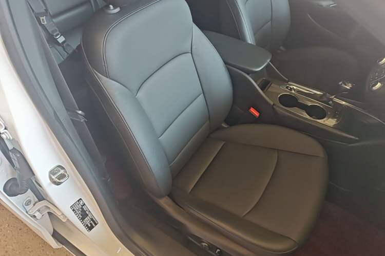 Used Chevrolet Malibu XL 2017 1.5T Automatic Ruichi Edition Right Front Seat
