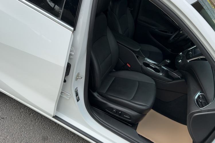 Used Chevrolet Malibu XL 2017 1.5T Automatic Ruichi Edition Right Front Seat