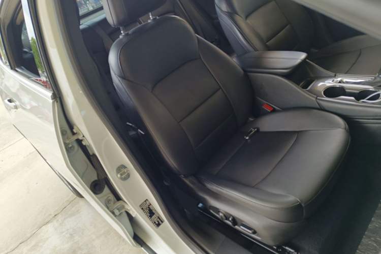 Used Chevrolet Malibu XL 2017 1.5T Automatic Ruichi Edition Right Front Seat