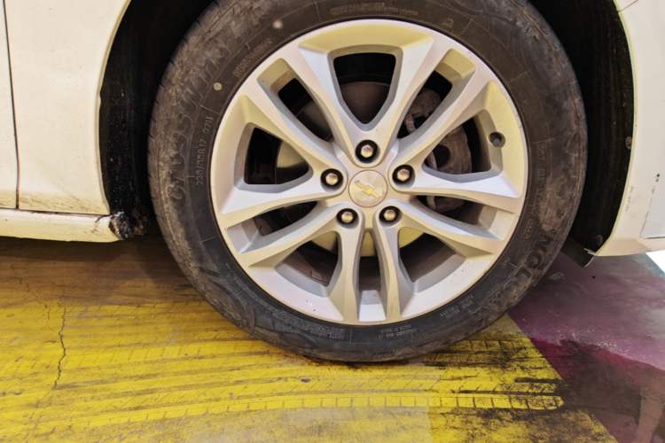 Used Chevrolet Malibu XL 2017 1.5T Automatic Ruichi Edition Right Front Wheel Hub