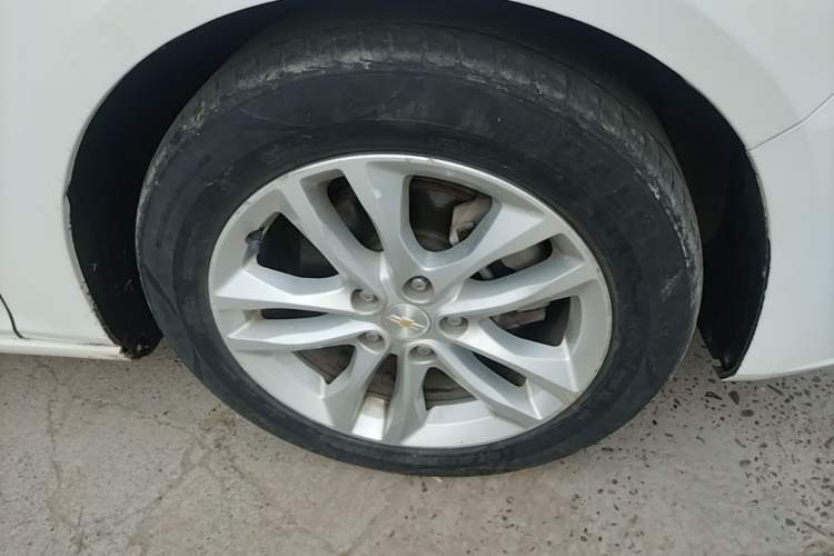 Used Chevrolet Malibu XL 2017 1.5T Automatic Ruichi Edition Right Front Wheel Hub