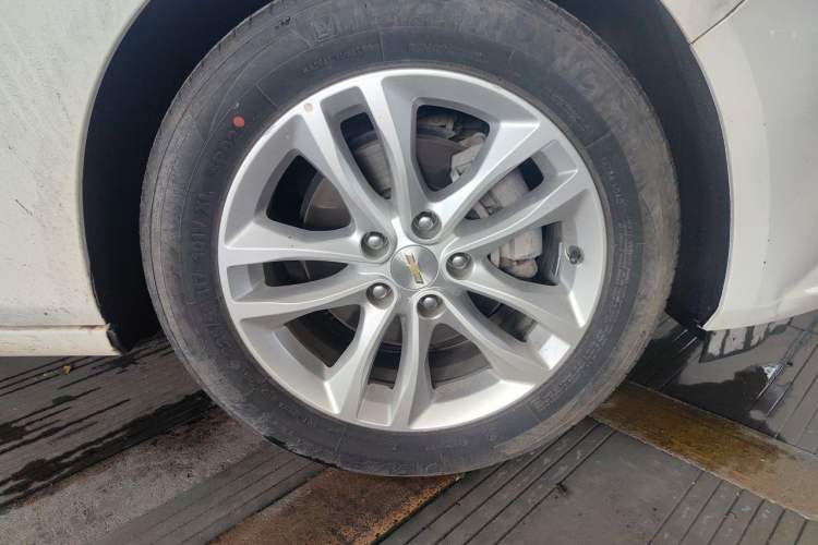 Used Chevrolet Malibu XL 2017 1.5T Automatic Ruichi Edition Right Front Wheel Hub